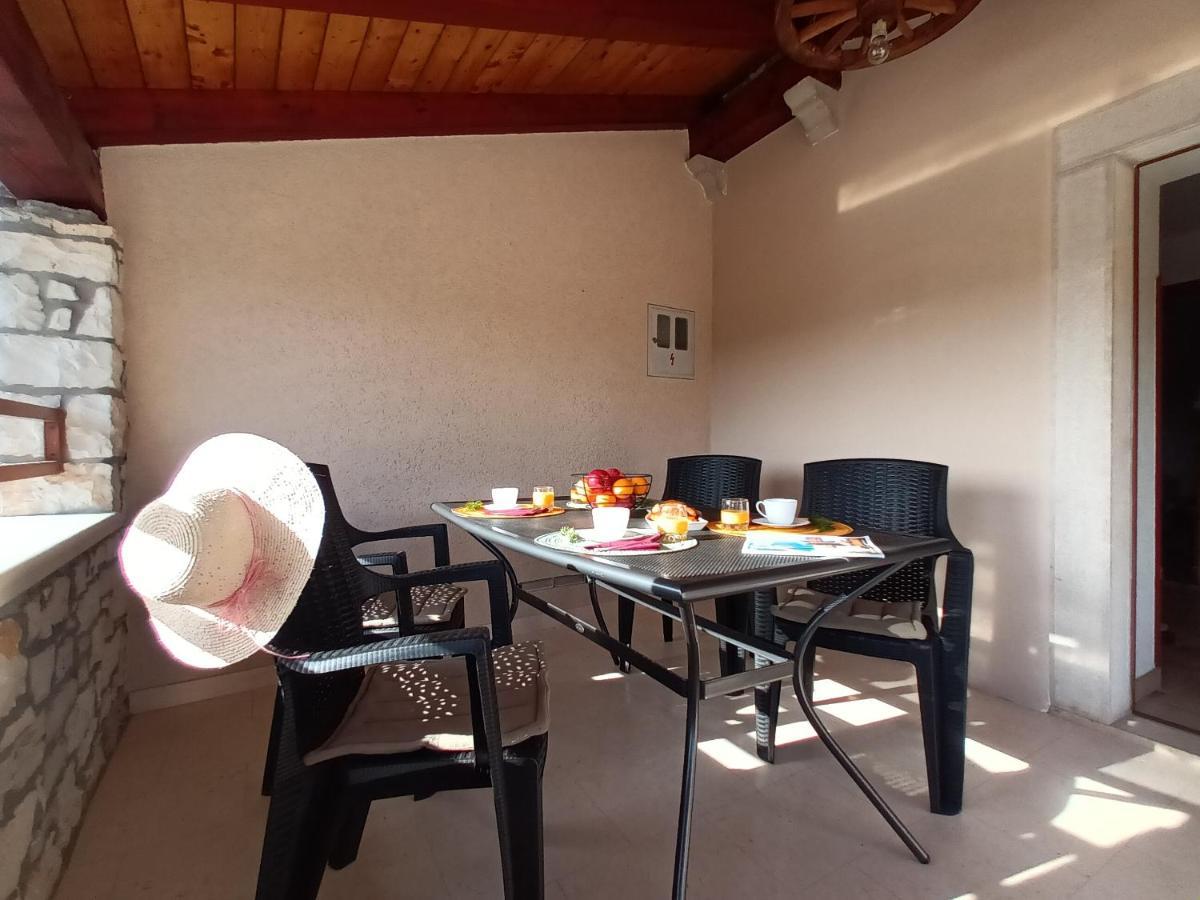 Guesthouse Marija Potpićan المظهر الخارجي الصورة